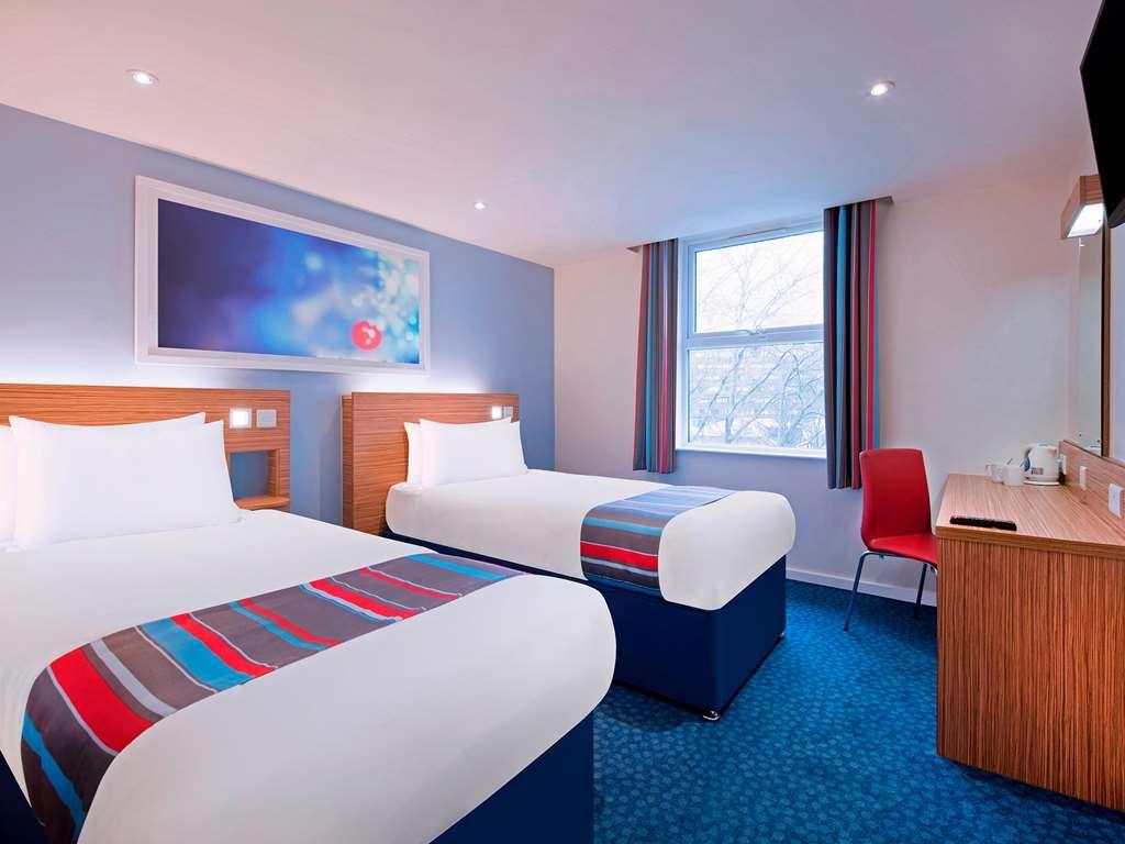 Travelodge Cameron Toll Hotel EDI Kamer foto