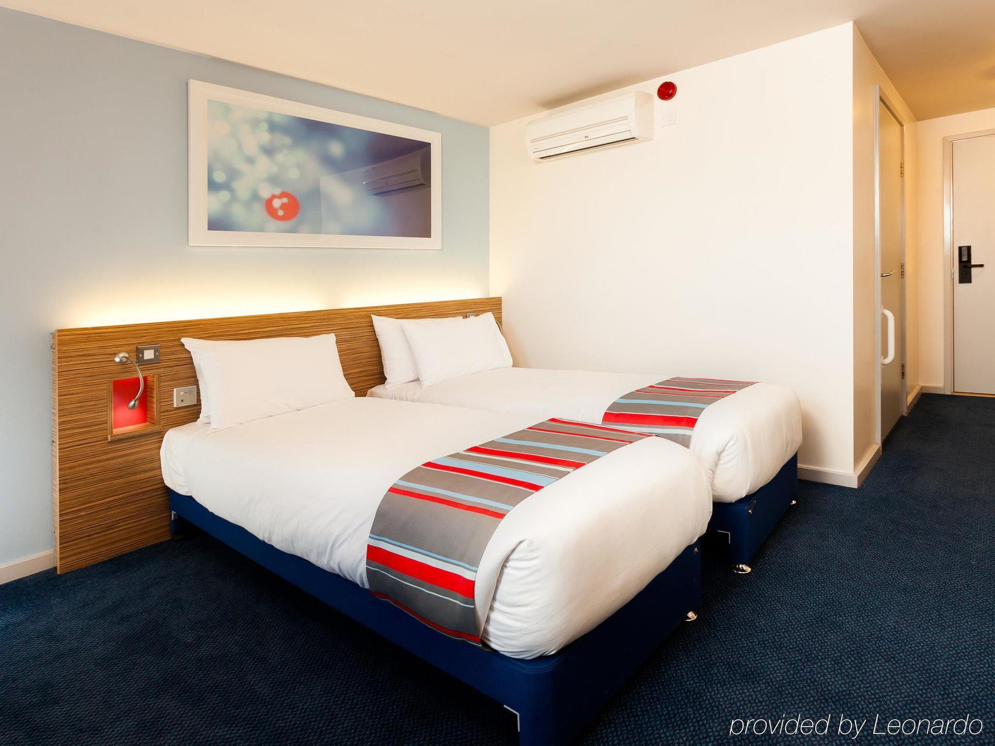 Travelodge Cameron Toll Hotel EDI Buitenkant foto