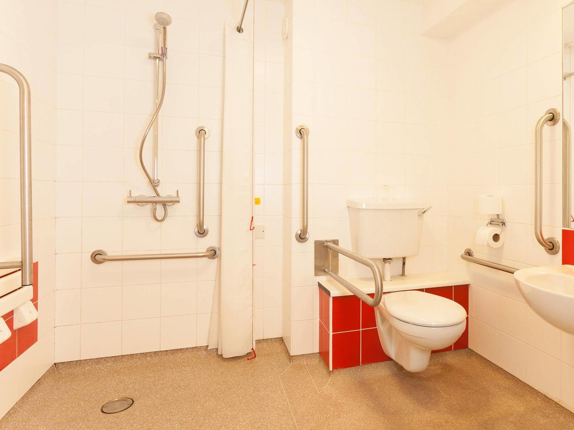 Travelodge Cameron Toll Hotel EDI Buitenkant foto