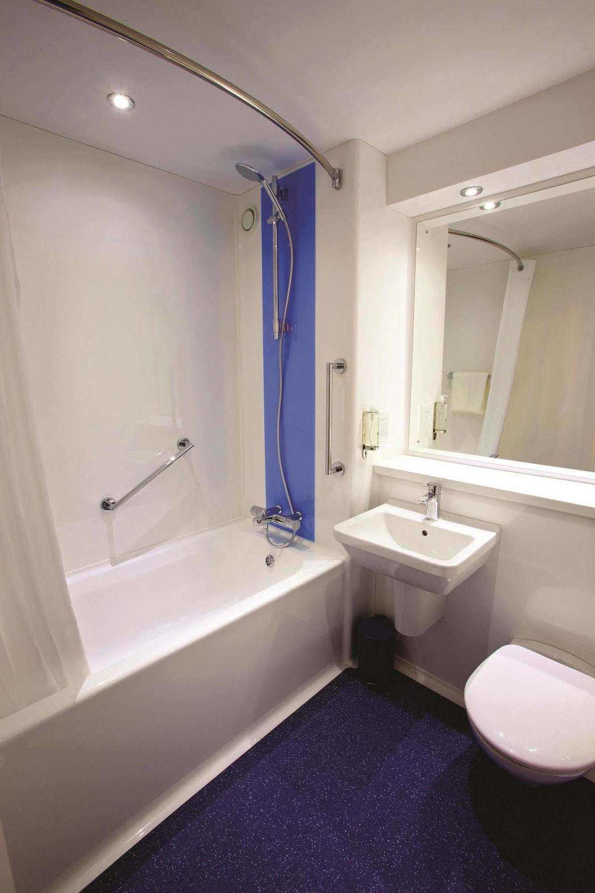 Travelodge Cameron Toll Hotel EDI Buitenkant foto