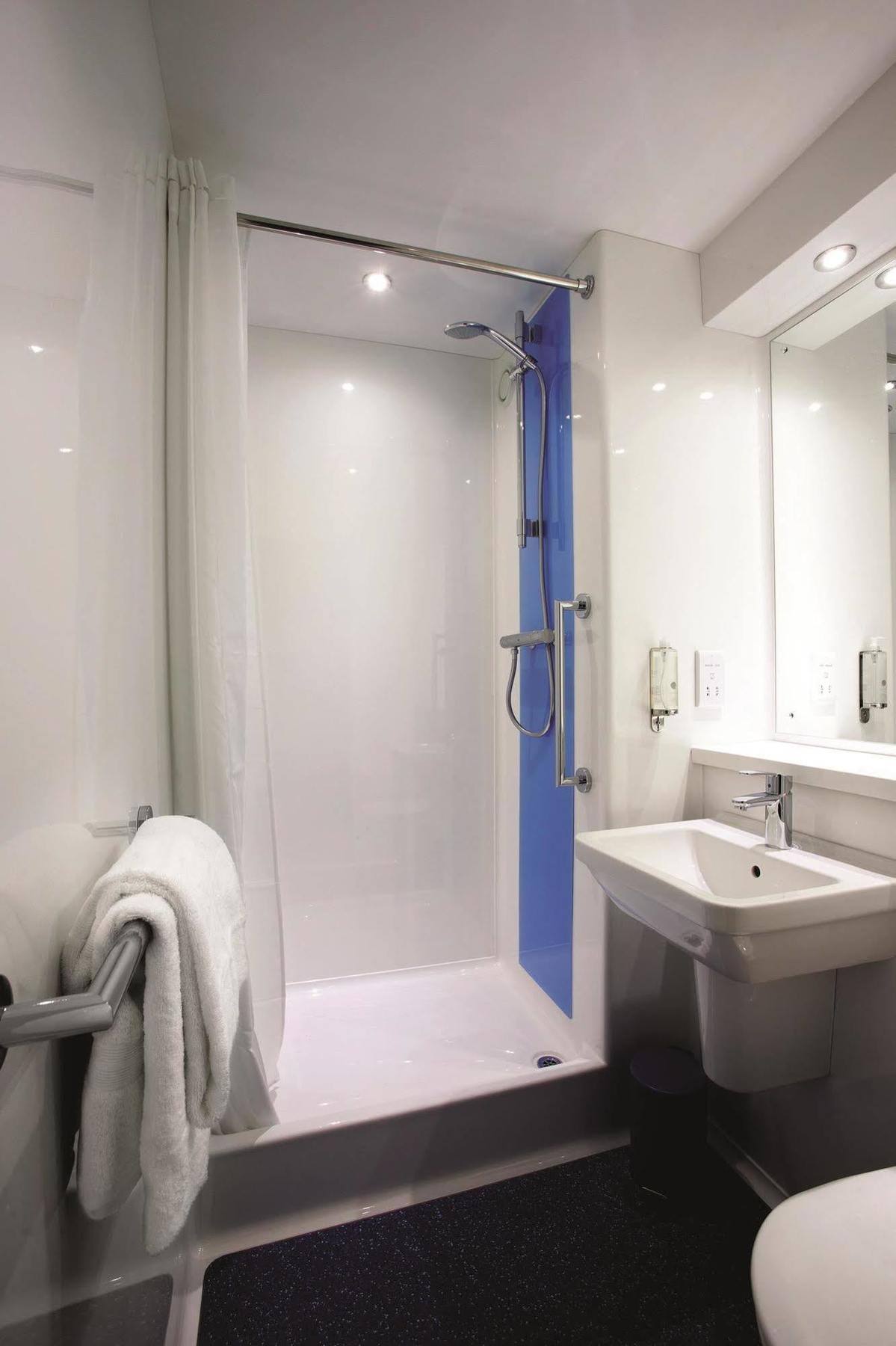 Travelodge Cameron Toll Hotel EDI Buitenkant foto