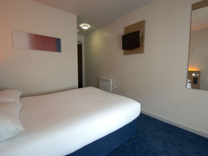 Travelodge Cameron Toll Hotel EDI Buitenkant foto